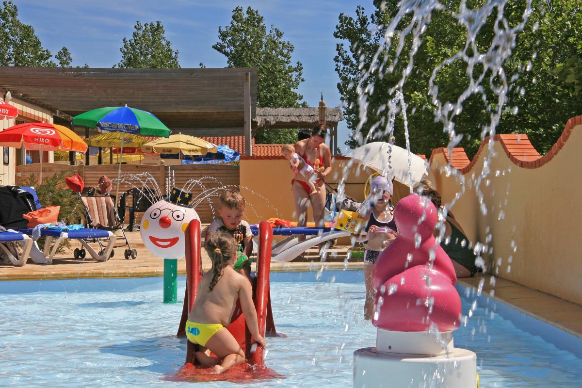 Location Mobilhome 6 pl. - 4/6 places pacifique (entre 6 et 10 ans) - Camping Bahamas Beach ****-1 Location Mobilhome 6 pl. - 4/6 places pacifique (entre 6 et 10 ans) - Camping Bahamas Beach ****-1